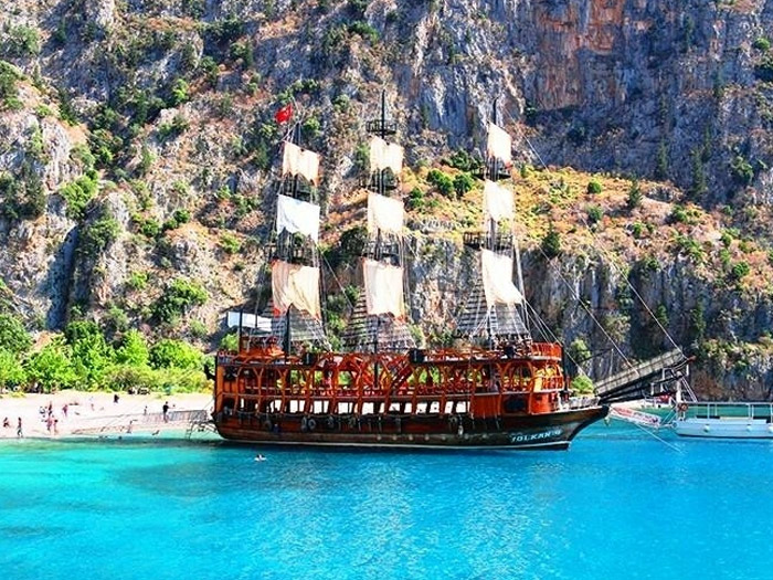 Pirates Boat Tour
