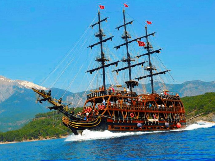 Pirates Boat Tour